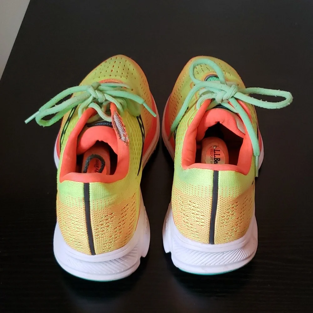 Saucony Ride 13 Powerrun Pre-owned sz10. Wear on left shoe pictured. - Picture 2 of 11